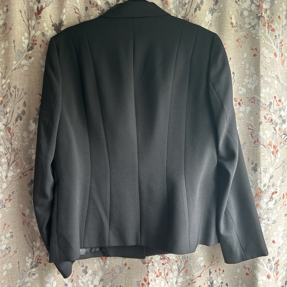 Kasper Women's Classic Black Suit Jacket - Picture 3 of 3